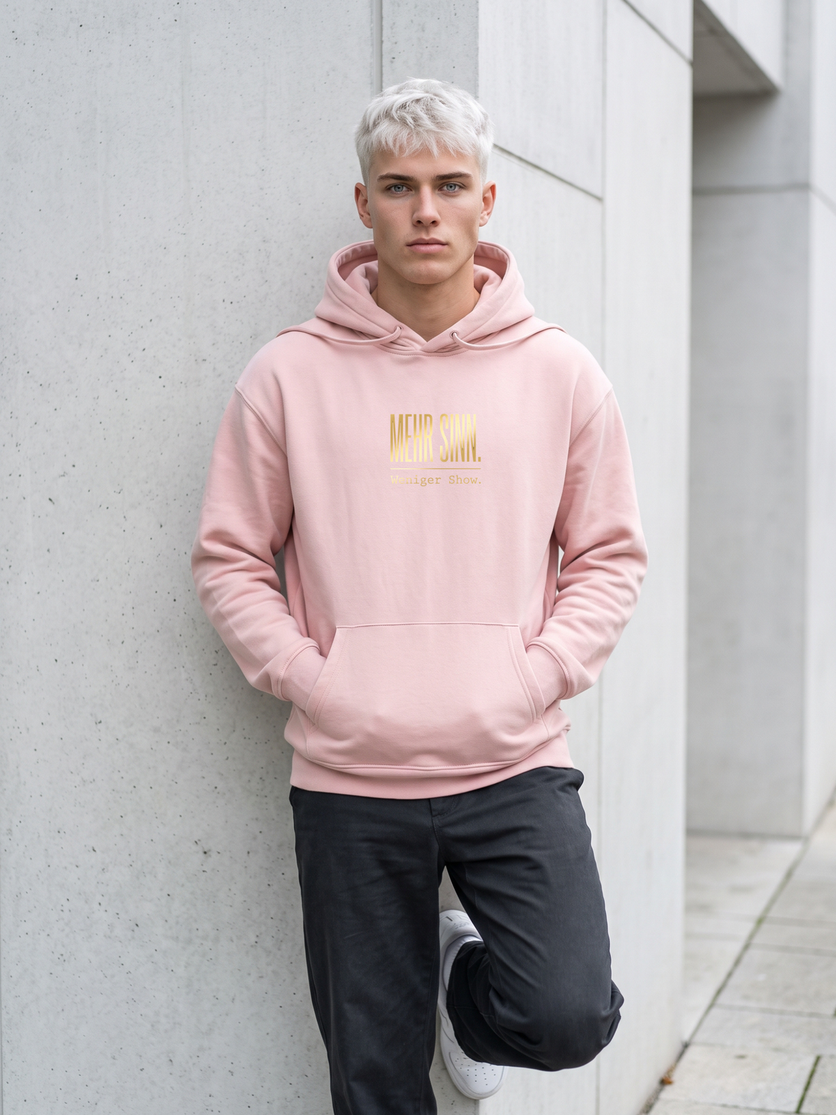 Hoodie Unisex - MEHR SINN . WENIGR SHOW . Premium Statement Hoodie